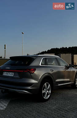 Внедорожник / Кроссовер Audi e-tron 2020 в 
