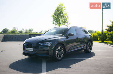 Внедорожник / Кроссовер Audi e-tron 2020 в 
