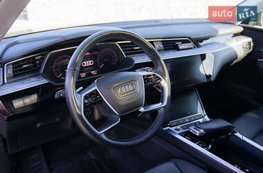 Внедорожник / Кроссовер Audi e-tron 2020 в 