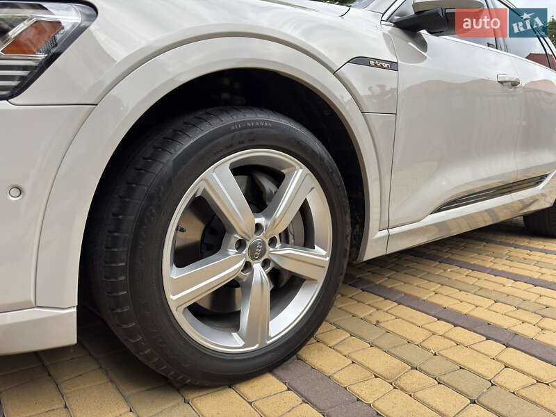 Позашляховик / Кросовер Audi e-tron 2019 в Одесі