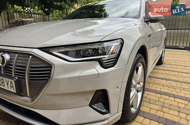 Внедорожник / Кроссовер Audi e-tron 2019 в 