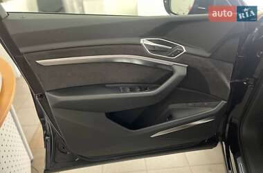 Внедорожник / Кроссовер Audi e-tron 2019 в 