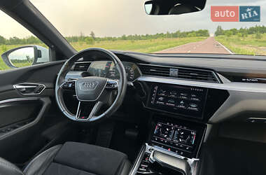 Внедорожник / Кроссовер Audi e-tron 2021 в 