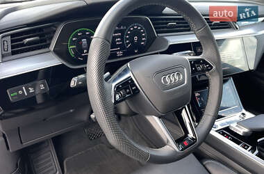 Внедорожник / Кроссовер Audi e-tron 2021 в 