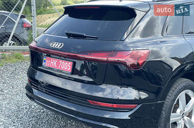 Внедорожник / Кроссовер Audi e-tron 2021 в 