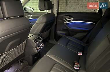Внедорожник / Кроссовер Audi e-tron 2020 в 