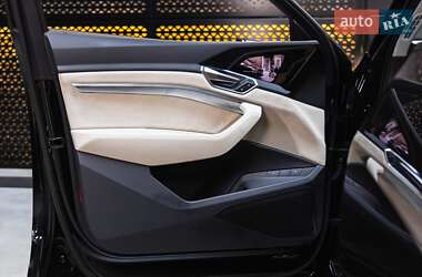 Позашляховик / Кросовер Audi e-tron 2019 в 
