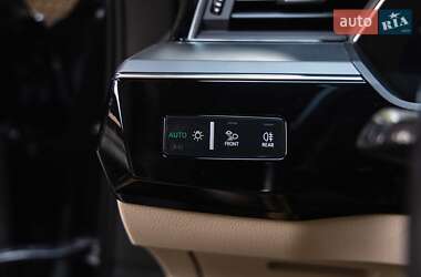 Позашляховик / Кросовер Audi e-tron 2019 в 