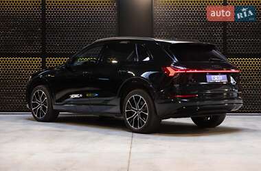 Позашляховик / Кросовер Audi e-tron 2019 в 