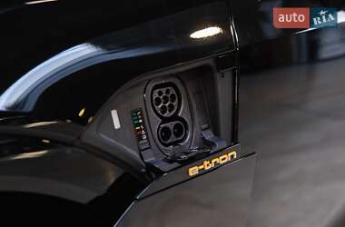 Позашляховик / Кросовер Audi e-tron 2019 в 