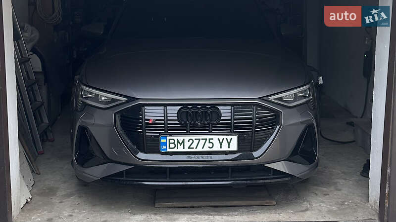 Внедорожник / Кроссовер Audi e-tron 2021 в 
