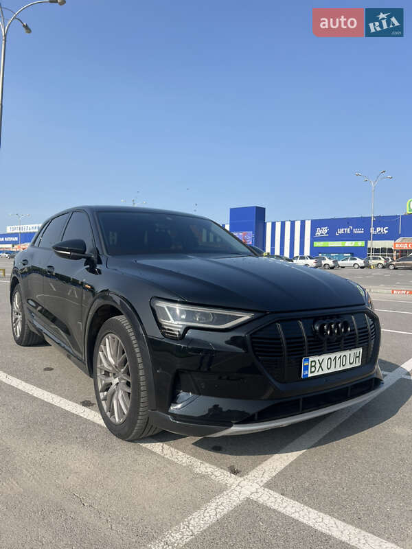 Внедорожник / Кроссовер Audi e-tron 2020 в 