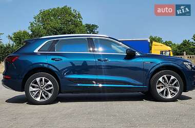 Внедорожник / Кроссовер Audi e-tron 2021 в 