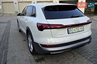 Внедорожник / Кроссовер Audi e-tron 2022 в 