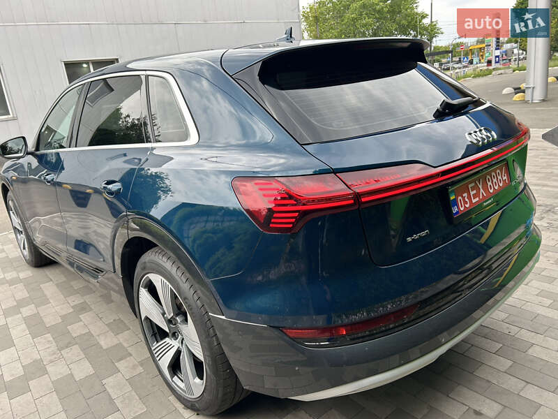 Позашляховик / Кросовер Audi e-tron 2022 в Києві