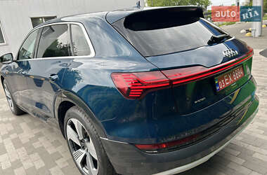 Внедорожник / Кроссовер Audi e-tron 2022 в 