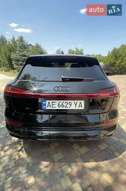 Внедорожник / Кроссовер Audi e-tron 2020 в 