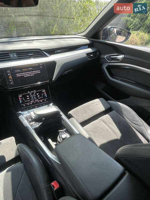 Внедорожник / Кроссовер Audi e-tron 2020 в Днепре