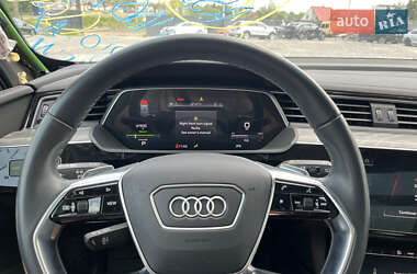 Внедорожник / Кроссовер Audi e-tron 2022 в 