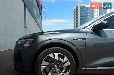 Внедорожник / Кроссовер Audi e-tron 2020 в 