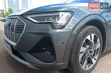 Внедорожник / Кроссовер Audi e-tron 2020 в 