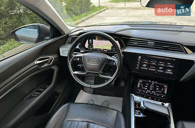 Внедорожник / Кроссовер Audi e-tron 2019 в 