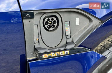 Внедорожник / Кроссовер Audi e-tron 2021 в 
