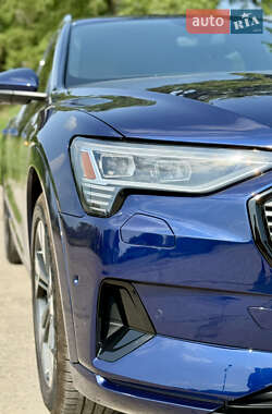 Внедорожник / Кроссовер Audi e-tron 2021 в 