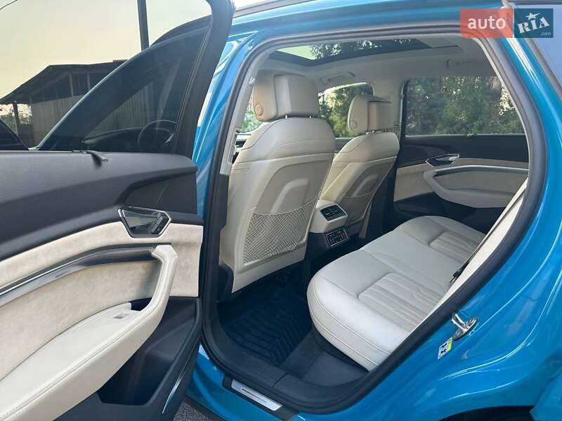 Внедорожник / Кроссовер Audi e-tron 2019 в Днепре