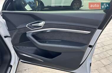 Внедорожник / Кроссовер Audi e-tron 2019 в 