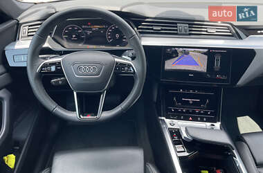 Внедорожник / Кроссовер Audi e-tron 2022 в 
