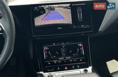 Внедорожник / Кроссовер Audi e-tron 2022 в 