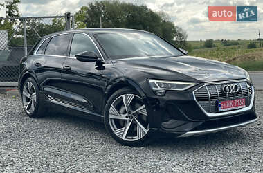 Внедорожник / Кроссовер Audi e-tron 2022 в 