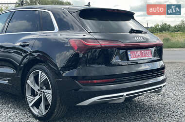 Внедорожник / Кроссовер Audi e-tron 2022 в 