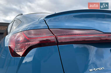 Внедорожник / Кроссовер Audi e-tron 2020 в 