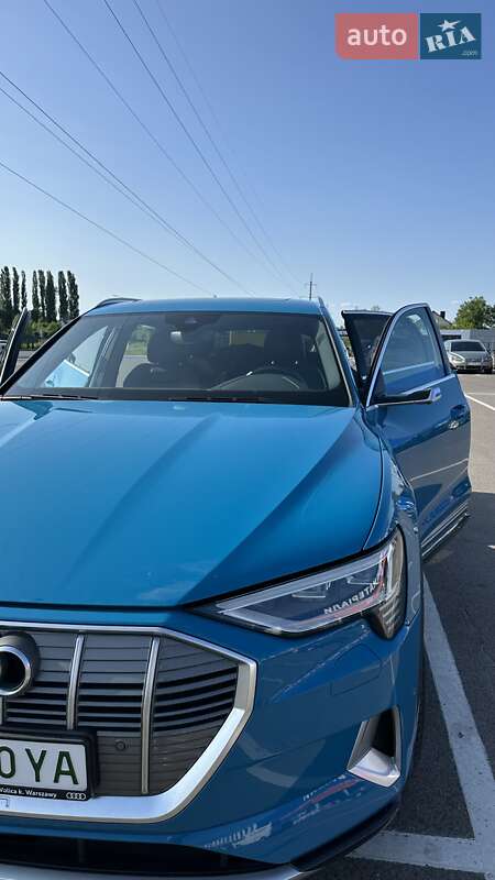 Внедорожник / Кроссовер Audi e-tron 2019 в 