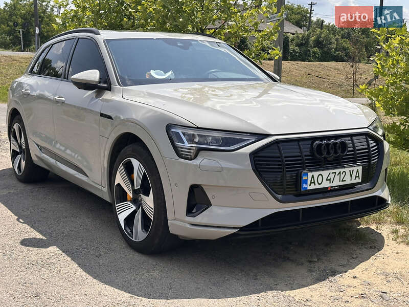 Внедорожник / Кроссовер Audi e-tron 2021 в Ужгороде