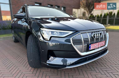 Внедорожник / Кроссовер Audi e-tron 2019 в 