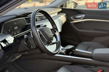 Внедорожник / Кроссовер Audi e-tron 2021 в 