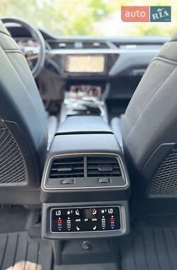 Внедорожник / Кроссовер Audi e-tron 2020 в 