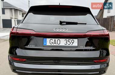 Внедорожник / Кроссовер Audi e-tron 2022 в 