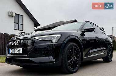 Внедорожник / Кроссовер Audi e-tron 2022 в 