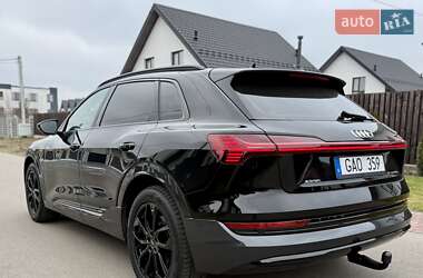 Внедорожник / Кроссовер Audi e-tron 2022 в 