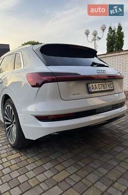 Позашляховик / Кросовер Audi e-tron 2019 в 