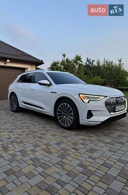 Позашляховик / Кросовер Audi e-tron 2019 в 