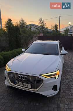 Позашляховик / Кросовер Audi e-tron 2019 в 
