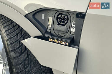 Внедорожник / Кроссовер Audi e-tron 2021 в 