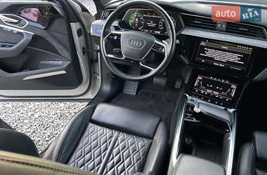 Внедорожник / Кроссовер Audi e-tron 2021 в 