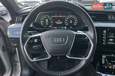 Внедорожник / Кроссовер Audi e-tron 2021 в 