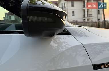 Внедорожник / Кроссовер Audi e-tron 2022 в 